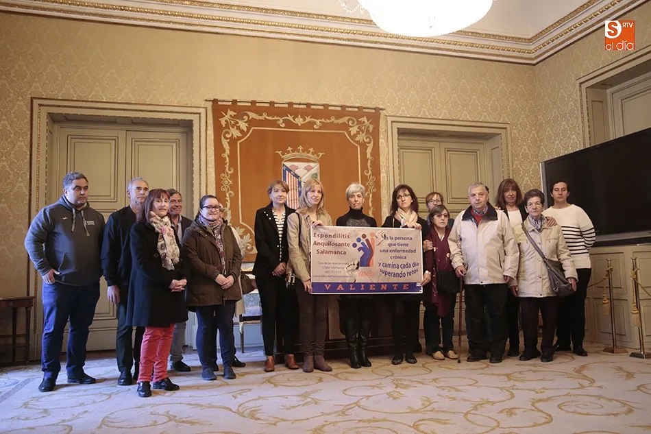 Salamanca se suma al Día Mundial de la Espondilitis