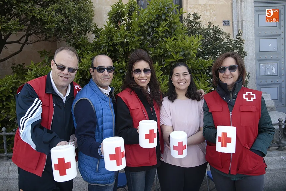 Foto 7 - Las huchas del D&iacute;a de la Banderita, s&iacute;mbolo de solidaridad con Cruz Roja