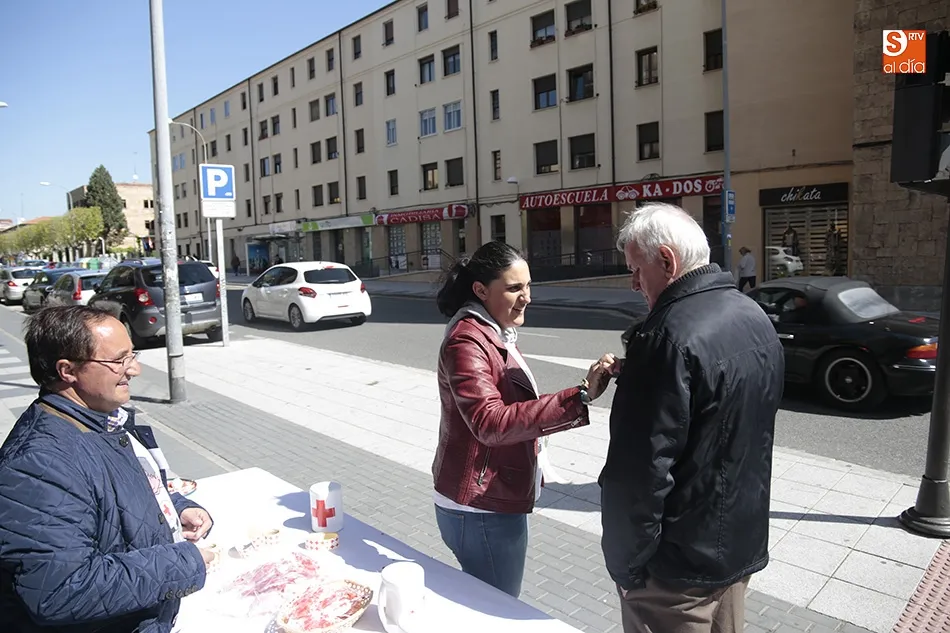 Foto 5 - Las huchas del D&iacute;a de la Banderita, s&iacute;mbolo de solidaridad con Cruz Roja