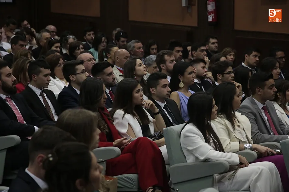 Foto 11 - Imposici&oacute;n de becas a los alumnos del Grado en Ingenier&iacute;a Qu&iacute;mica