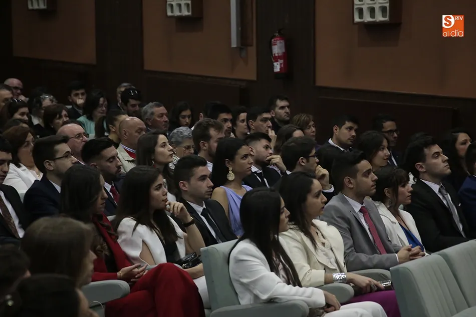 Foto 10 - Imposici&oacute;n de becas a los alumnos del Grado en Ingenier&iacute;a Qu&iacute;mica