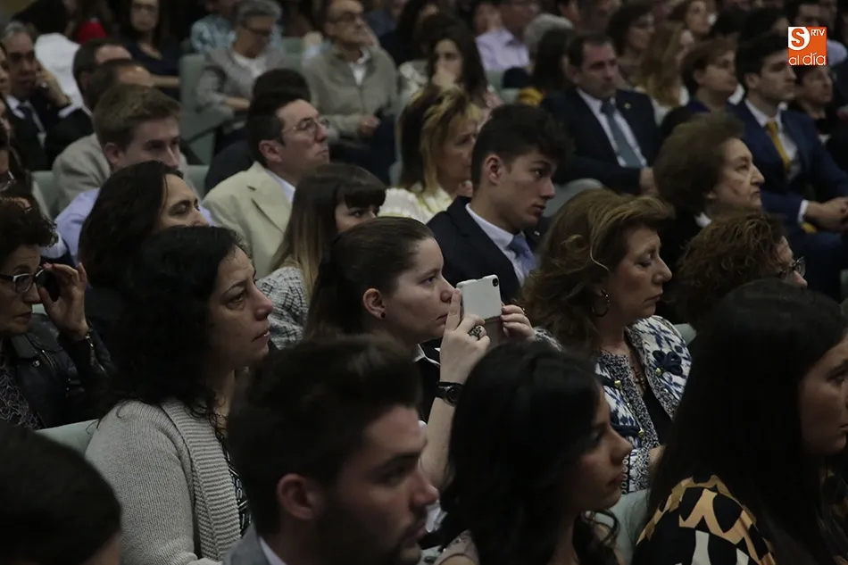 Foto 5 - Imposici&oacute;n de becas a los alumnos del Grado en Ingenier&iacute;a Qu&iacute;mica