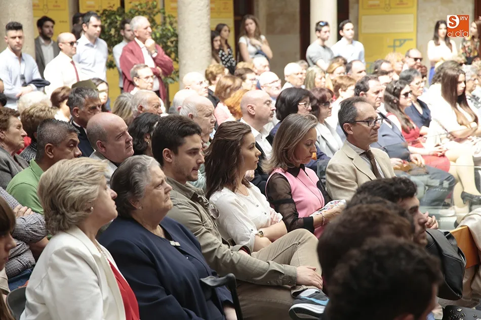 Foto 9 - Los alumnos del Grado en F&iacute;sica celebran su graduaci&oacute;n