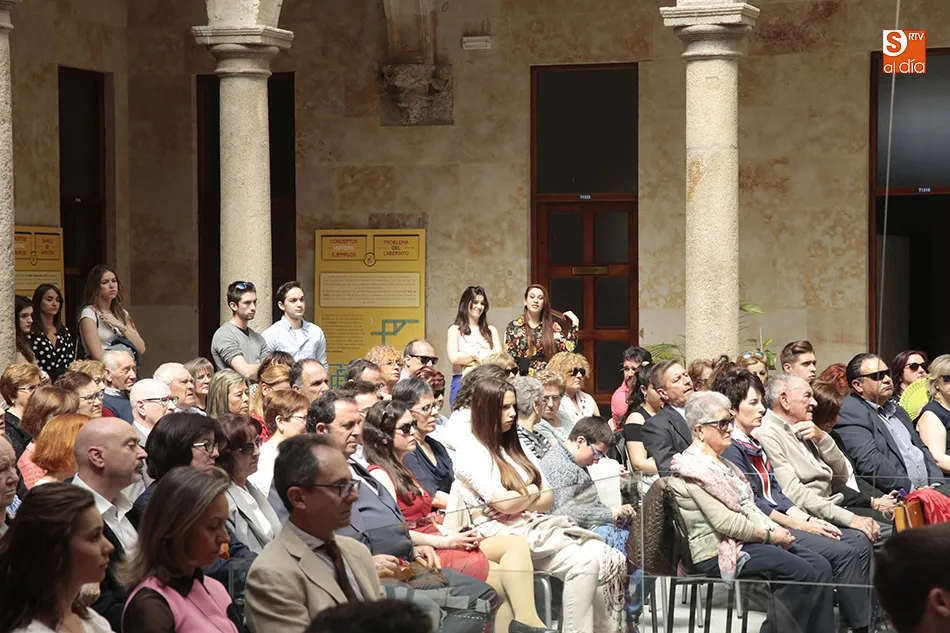 Foto 8 - Los alumnos del Grado en F&iacute;sica celebran su graduaci&oacute;n