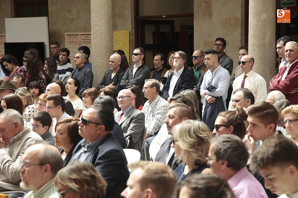 Foto 6 - Los alumnos del Grado en F&iacute;sica celebran su graduaci&oacute;n