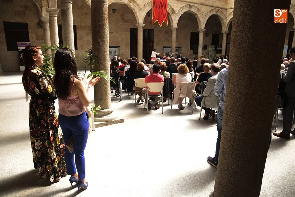 Foto 4 - Los alumnos del Grado en F&iacute;sica celebran su graduaci&oacute;n