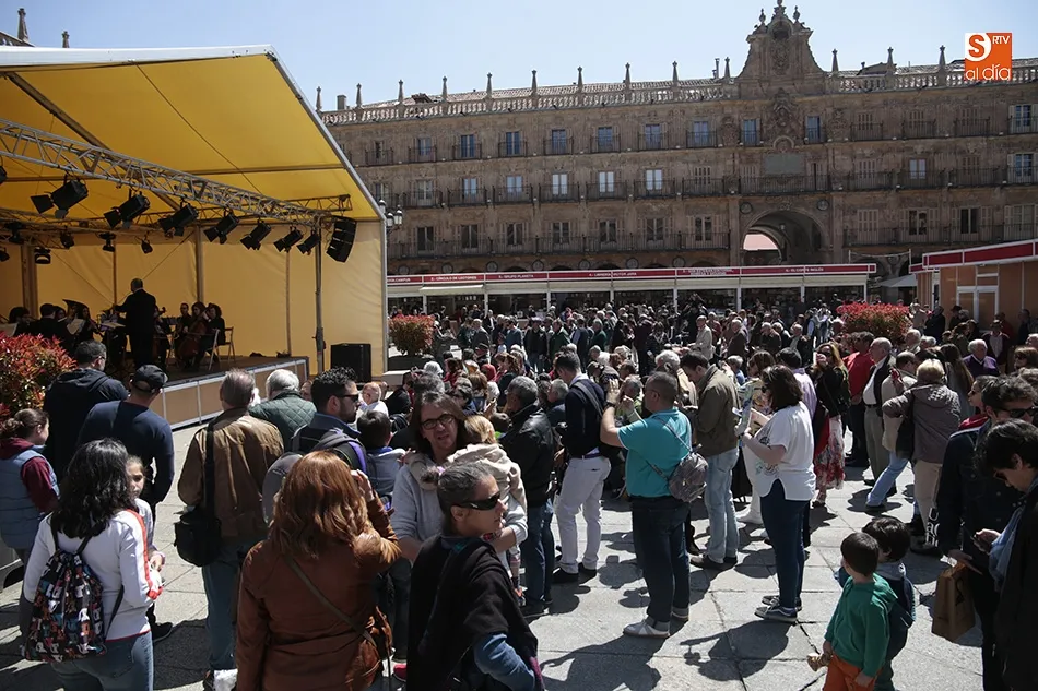 Foto 9 - La Plaza Mayor, la gran biblioteca de la Feria del Libro