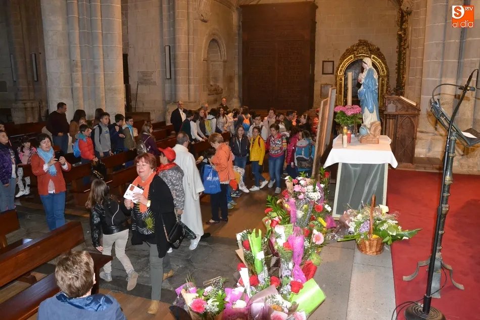 Foto 2 - Ni&ntilde;os de varios puntos de la Di&oacute;cesis crean una fuente para honrar a la Virgen Mar&iacute;a  