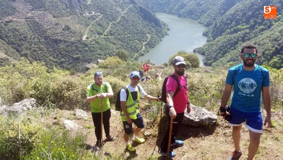 Ruta espectacular en Aldeadávila de la Ribera y que finalizó en fiesta en el Llano de la bodega tras la comida