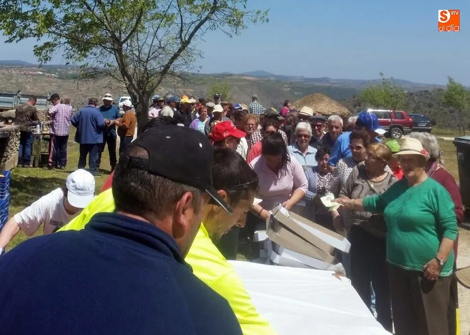 Foto 4 - Cerca de 300 senderistas se adentran en el coraz&oacute;n de Las Arribes  