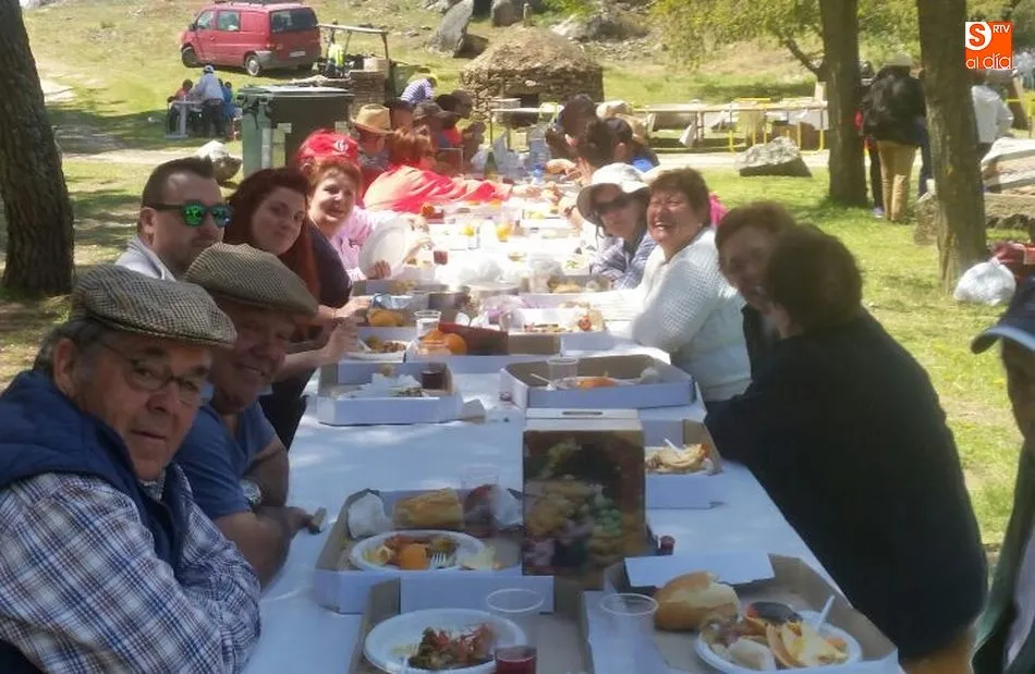 Foto 3 - Cerca de 300 senderistas se adentran en el coraz&oacute;n de Las Arribes  