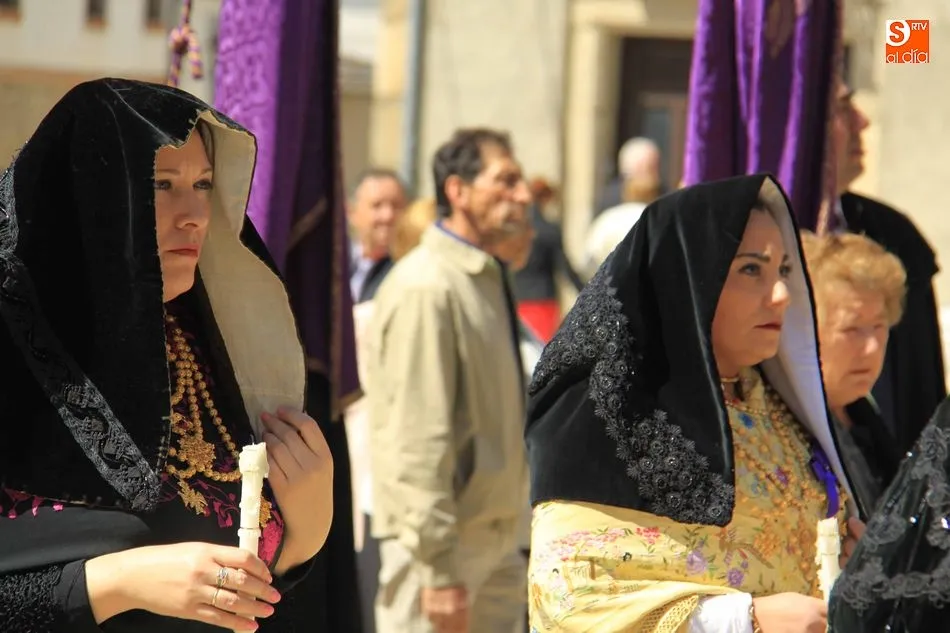 Foto 5 - Cofrades, vecinos y peregrinos dan muestra de su fe a Jes&uacute;s Nazareno