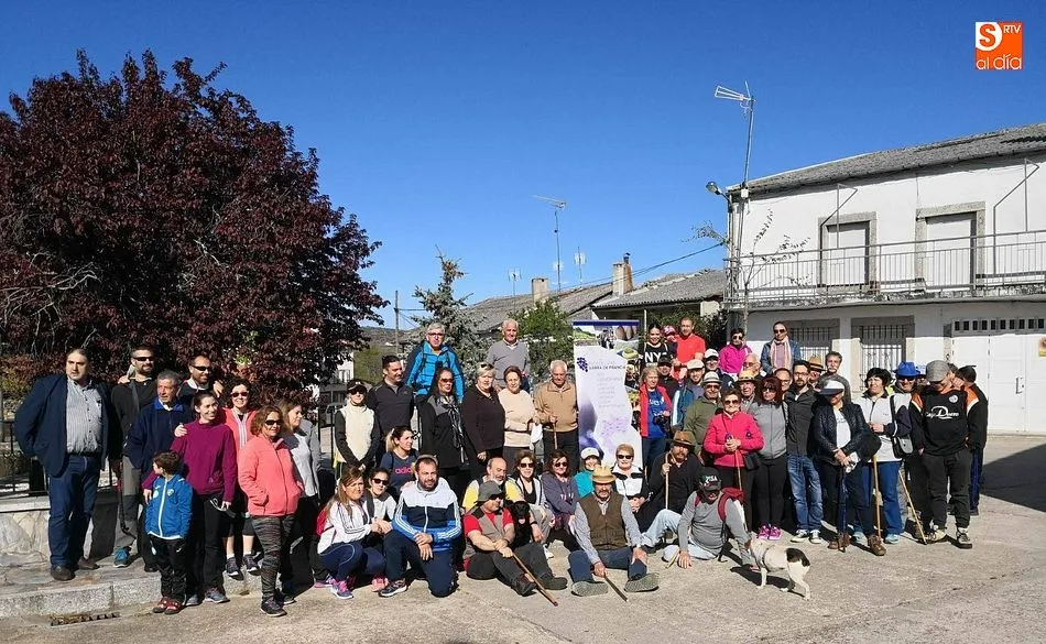 Más de un centenar de personas caminó por la mañana hasta La Cabeza de los Negros en Cristóbal