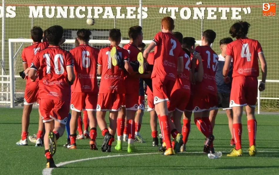 Foto 9 - El Juvenil del Salmantino UDS se corona campe&oacute;n en Mir&oacute;briga y asciende a Regional  