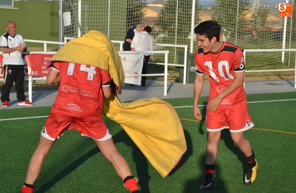 Foto 6 - El Juvenil del Salmantino UDS se corona campe&oacute;n en Mir&oacute;briga y asciende a Regional  