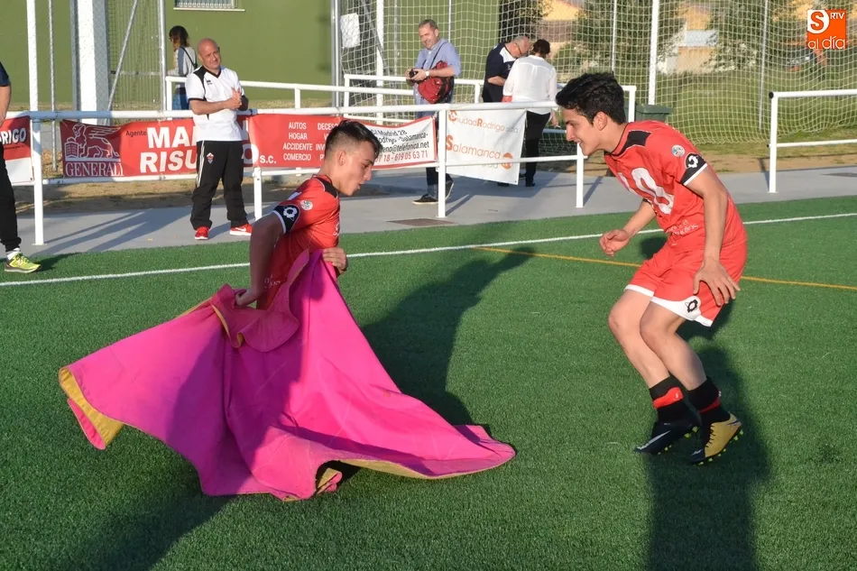 Foto 5 - El Juvenil del Salmantino UDS se corona campe&oacute;n en Mir&oacute;briga y asciende a Regional  