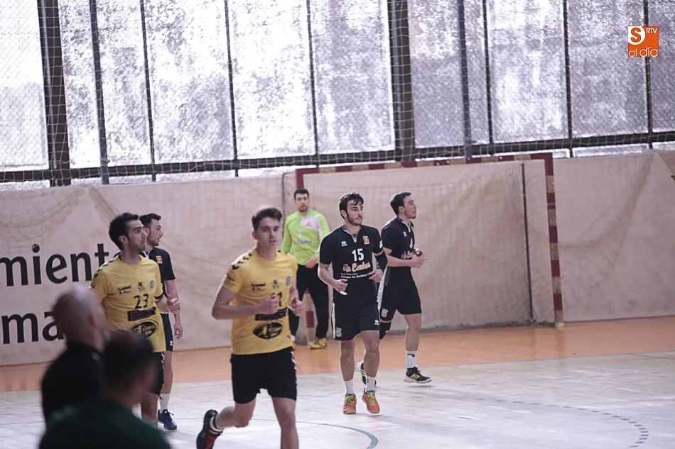 Foto 11 - Ecubus despide la temporada con una abultada derrota ante BM Soria (21-29)