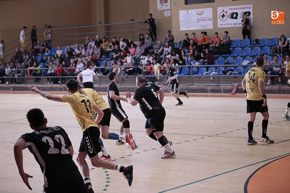 Foto 2 - Ecubus despide la temporada con una abultada derrota ante BM Soria (21-29)