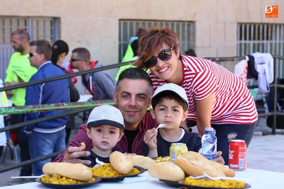 Foto 9 - Una buena raci&oacute;n de paella para celebrar las fiestas del Colegio Trinitarios