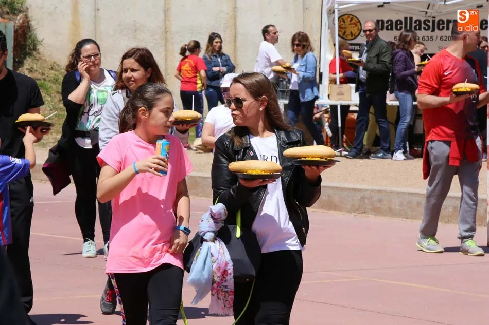 Foto 6 - Una buena raci&oacute;n de paella para celebrar las fiestas del Colegio Trinitarios