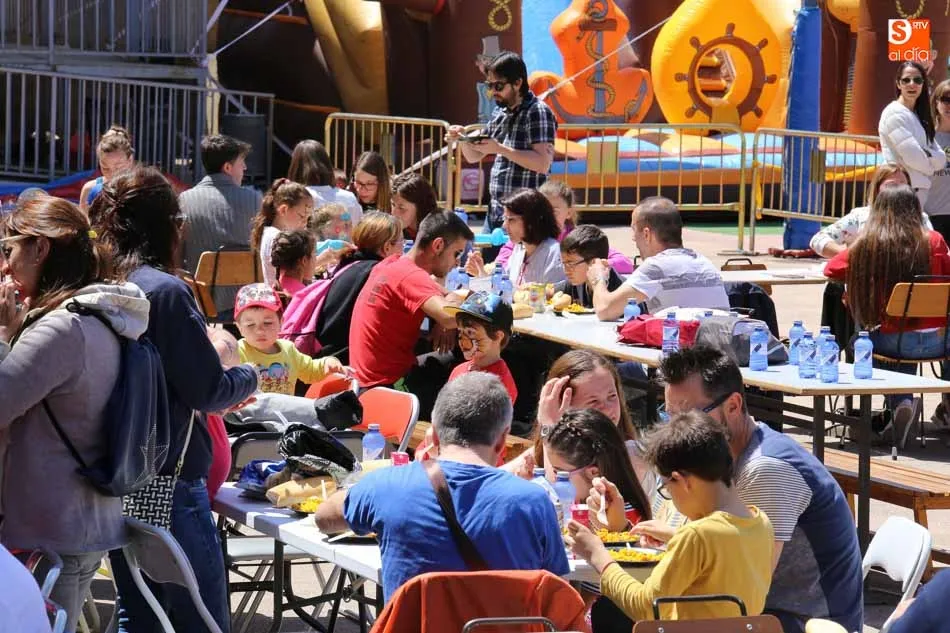 Foto 5 - Una buena raci&oacute;n de paella para celebrar las fiestas del Colegio Trinitarios
