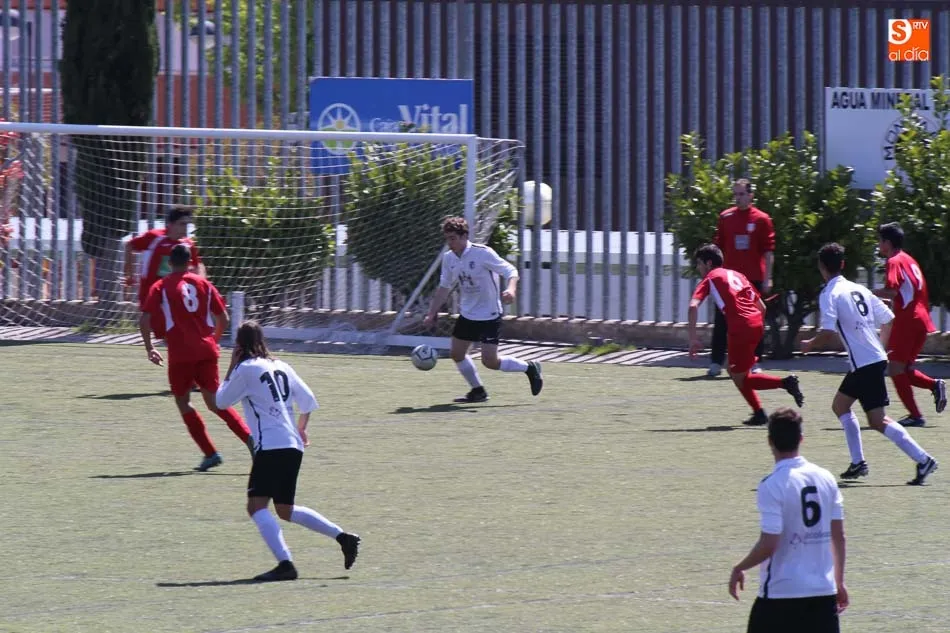 Foto 10 - El Navega dice adi&oacute;s a la Liga Nacional Juvenil tras caer en casa con el Burgos (0-2)