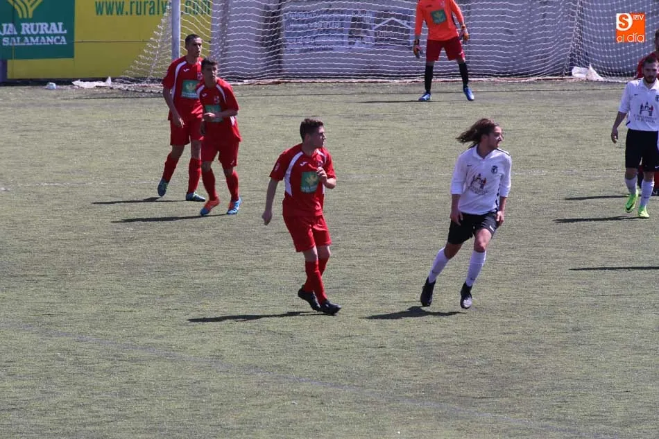 Foto 9 - El Navega dice adi&oacute;s a la Liga Nacional Juvenil tras caer en casa con el Burgos (0-2)
