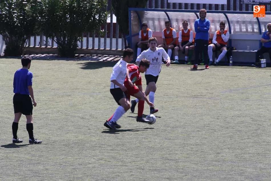 Foto 7 - El Navega dice adi&oacute;s a la Liga Nacional Juvenil tras caer en casa con el Burgos (0-2)