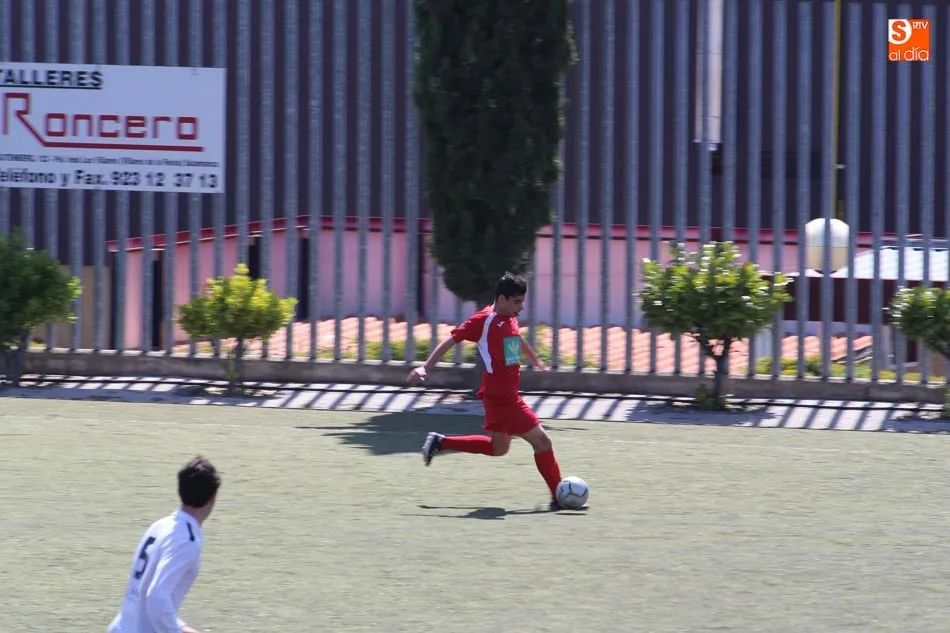 Foto 4 - El Navega dice adi&oacute;s a la Liga Nacional Juvenil tras caer en casa con el Burgos (0-2)