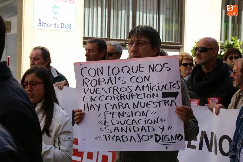 Foto 10 - Los pensionistas y jubilados mantienen las protestas por unas pensiones dignas