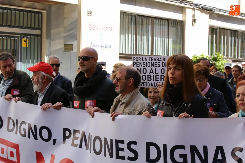 Foto 9 - Los pensionistas y jubilados mantienen las protestas por unas pensiones dignas