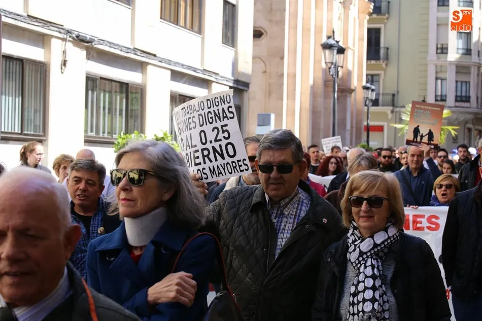 Foto 6 - Los pensionistas y jubilados mantienen las protestas por unas pensiones dignas