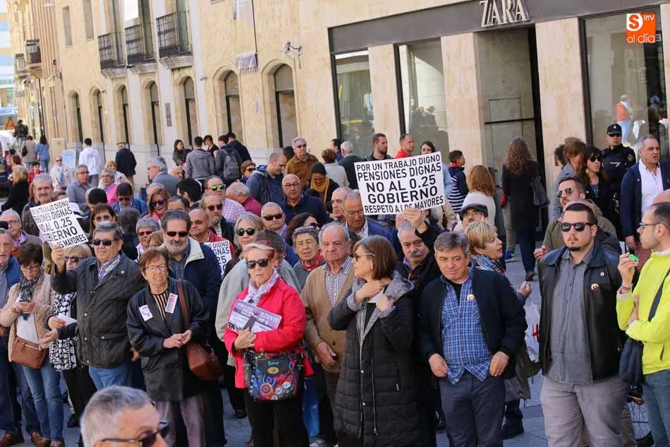 Foto 5 - Los pensionistas y jubilados mantienen las protestas por unas pensiones dignas