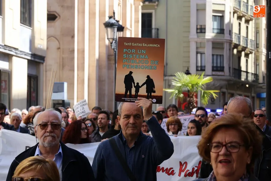 Foto 3 - Los pensionistas y jubilados mantienen las protestas por unas pensiones dignas