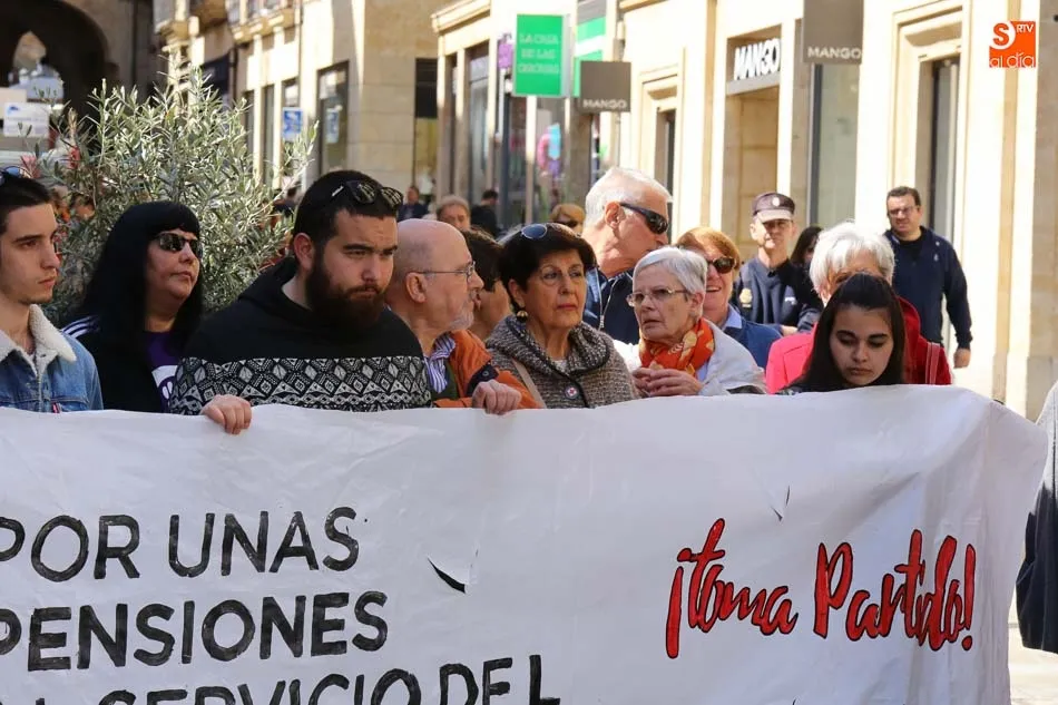 Foto 2 - Los pensionistas y jubilados mantienen las protestas por unas pensiones dignas