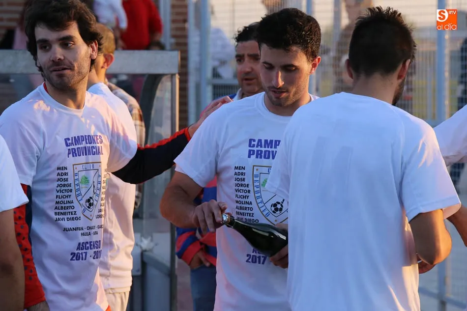 Foto 8 - El Ribert firma su ascenso a Regional en la temporada de su regreso a la competici&oacute;n