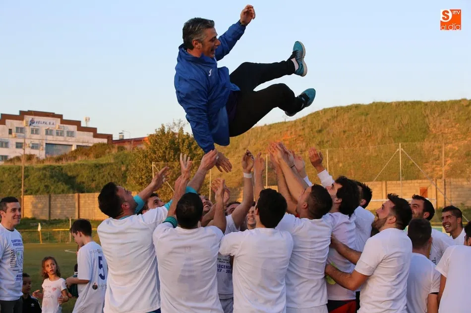 Foto 4 - El Ribert firma su ascenso a Regional en la temporada de su regreso a la competici&oacute;n
