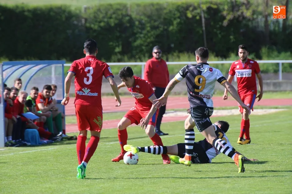 Foto 11 - El Numancia B se suma a la fiesta de Unionistas campe&oacute;n con una contundente victoria (0-3)