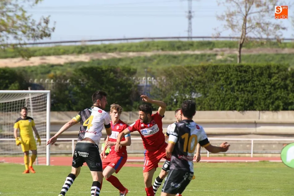 Foto 5 - El Numancia B se suma a la fiesta de Unionistas campe&oacute;n con una contundente victoria (0-3)