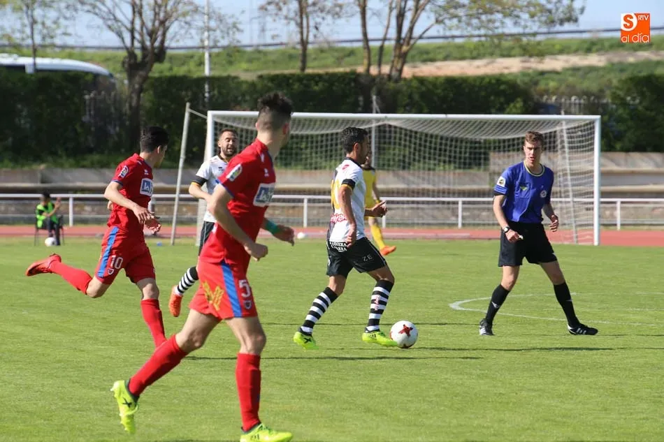 Foto 2 - El Numancia B se suma a la fiesta de Unionistas campe&oacute;n con una contundente victoria (0-3)