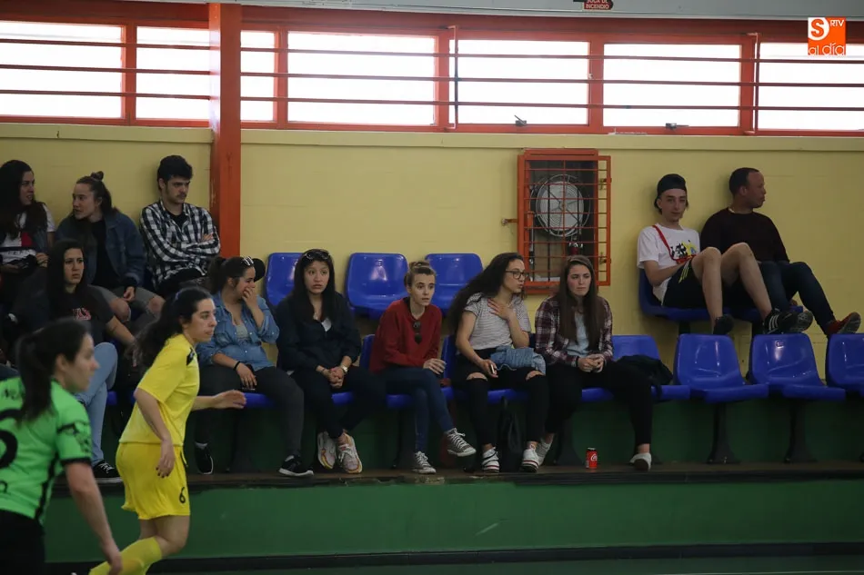 Foto 10 - Las chicas de la Usal cierran su gran a&ntilde;o con triunfo y el Inter Sala se lleva el derbi ante el...