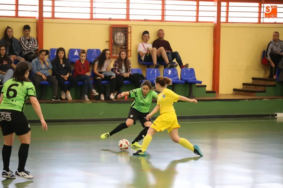 Foto 8 - Las chicas de la Usal cierran su gran a&ntilde;o con triunfo y el Inter Sala se lleva el derbi ante el...