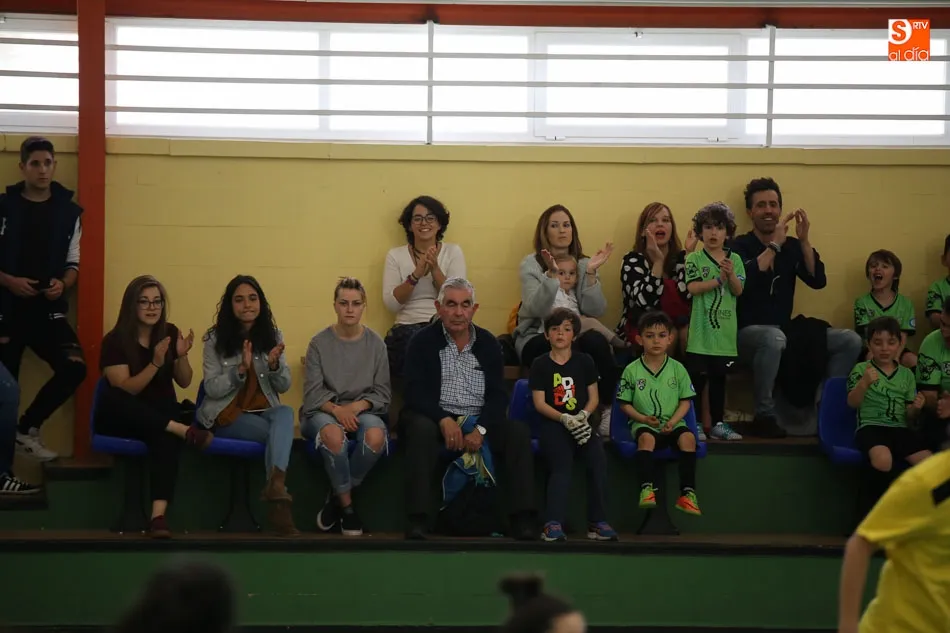 Foto 6 - Las chicas de la Usal cierran su gran a&ntilde;o con triunfo y el Inter Sala se lleva el derbi ante el...