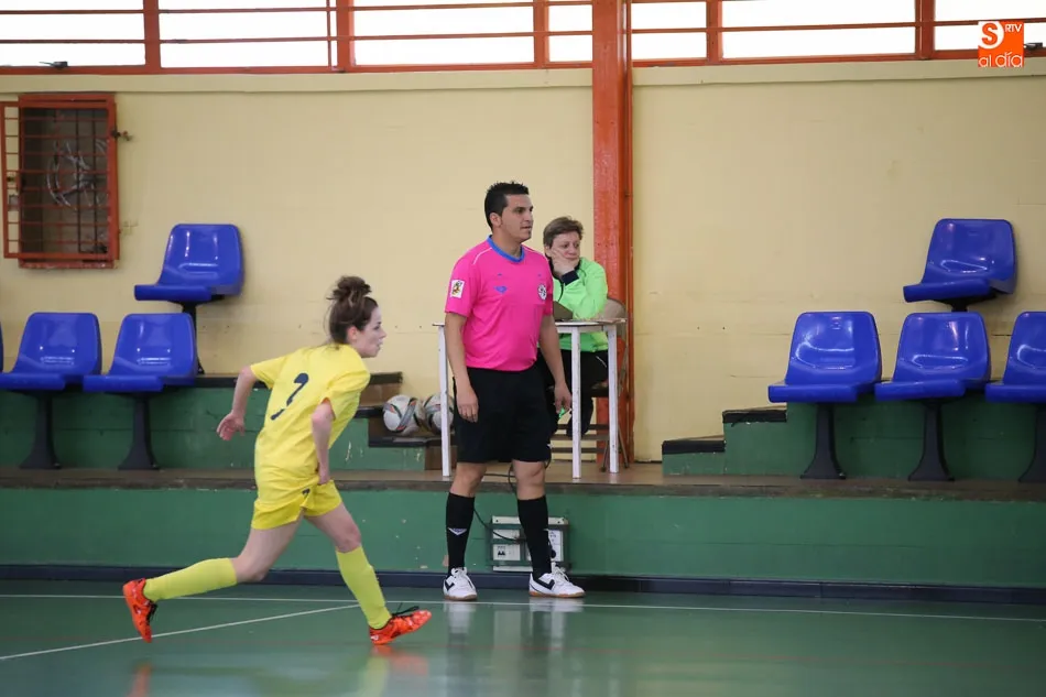 Foto 5 - Las chicas de la Usal cierran su gran a&ntilde;o con triunfo y el Inter Sala se lleva el derbi ante el...