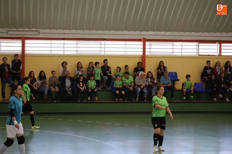 Foto 2 - Las chicas de la Usal cierran su gran a&ntilde;o con triunfo y el Inter Sala se lleva el derbi ante el...