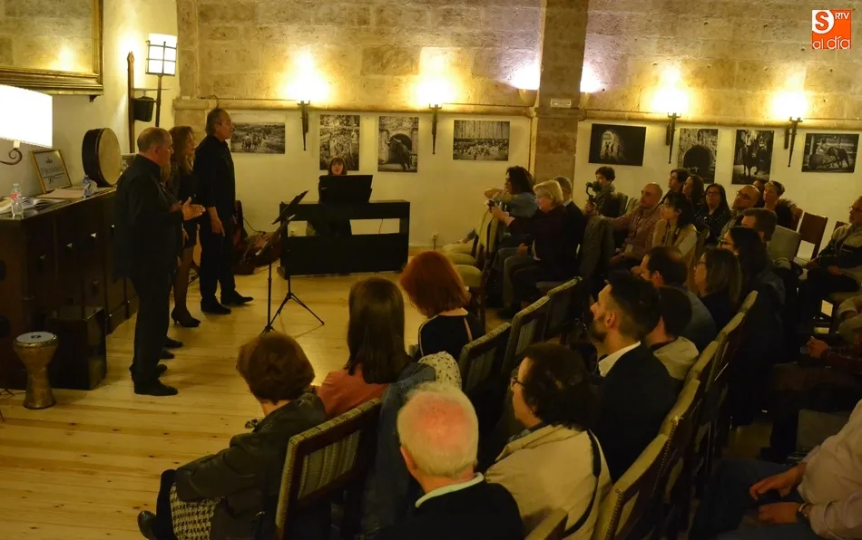 Una velada músico-poética culmina el larguísimo día de los participantes en el Fam Trip  