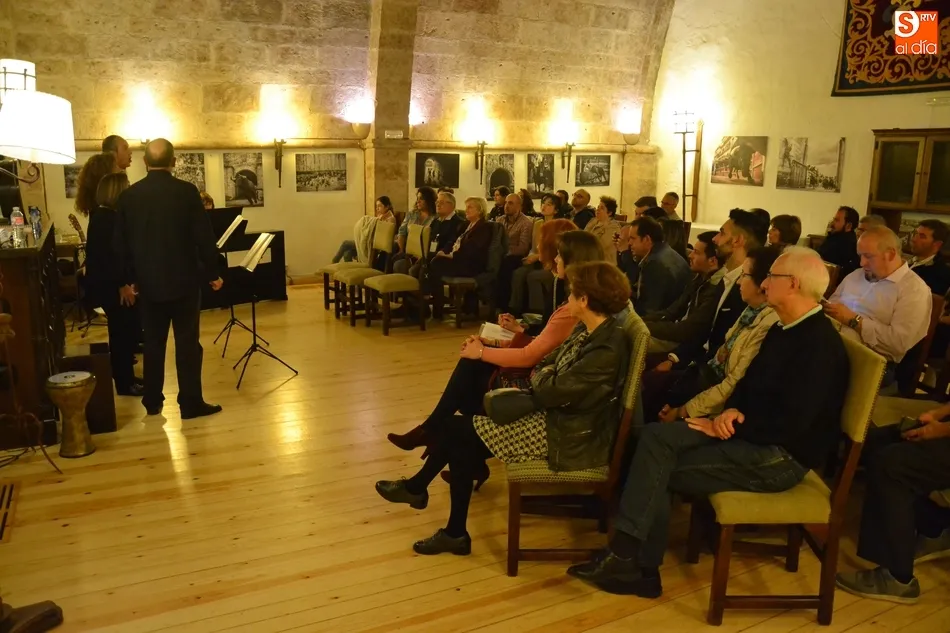 Foto 2 - Una velada m&uacute;sico-po&eacute;tica culmina el largu&iacute;simo d&iacute;a de los participantes en el Fam Trip  