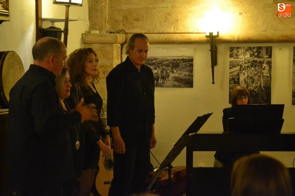 Foto 4 - Una velada m&uacute;sico-po&eacute;tica culmina el largu&iacute;simo d&iacute;a de los participantes en el Fam Trip  
