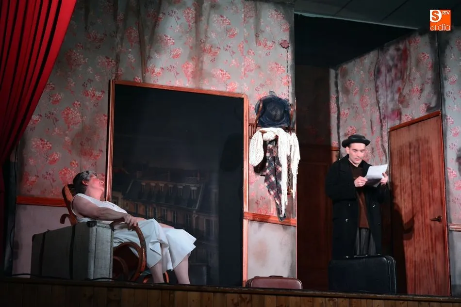 Foto 2 - Paraskenia abre el II Certamen de Teatro Villa de Lumbrales con una magistral interpretaci&oacute;n&nbsp;