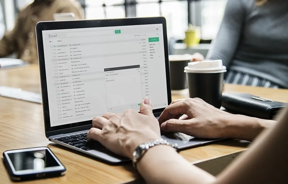 Acceso a internet con banda ancha